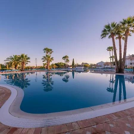 Golden Club Aparthotel 2*