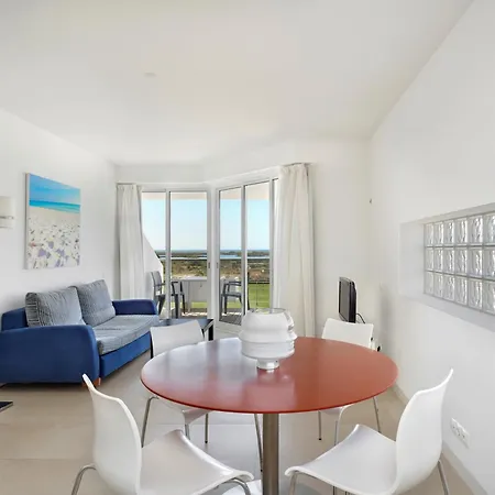 Golden Club Aparthotel 3*