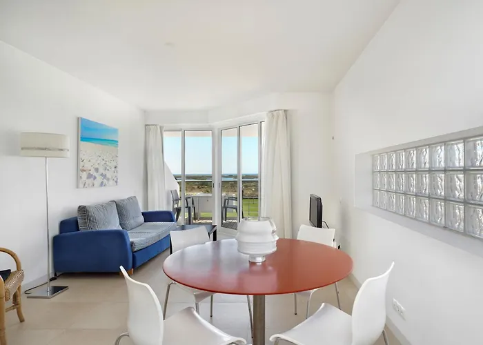 Golden Club Aparthotel 3*